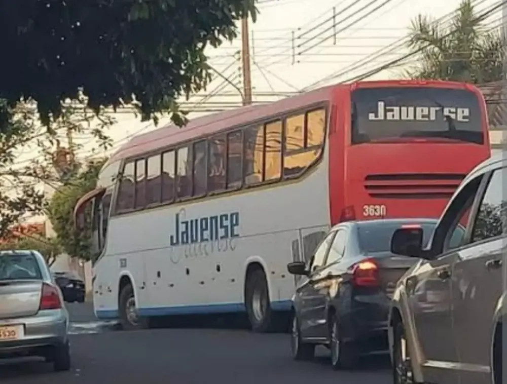 Moradores de Brasitânia reclamam de sucatões usados no transporte público em Fernandópolis