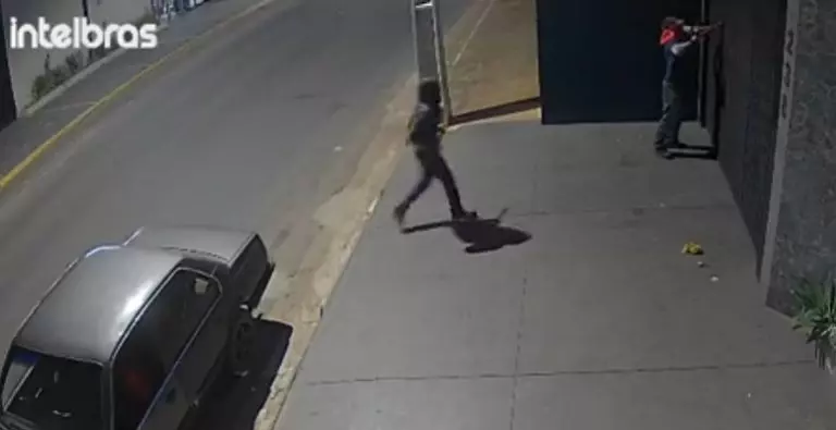 Bandidos causam prejuízo de R$ 30 mil após furto em loja náutica