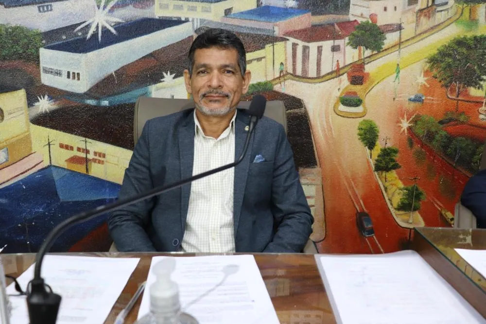 Vereador Cabo Santos requer estudo para isenção de tributos municipais a pequenos empresários