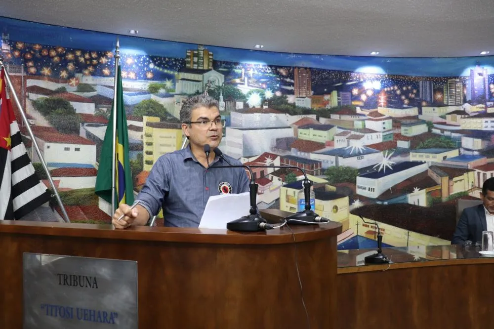 Vereador Julinho Barbeiro sugere instalação de ponto de ônibus coberto na Rodovia Percy Waldir Semeghini
