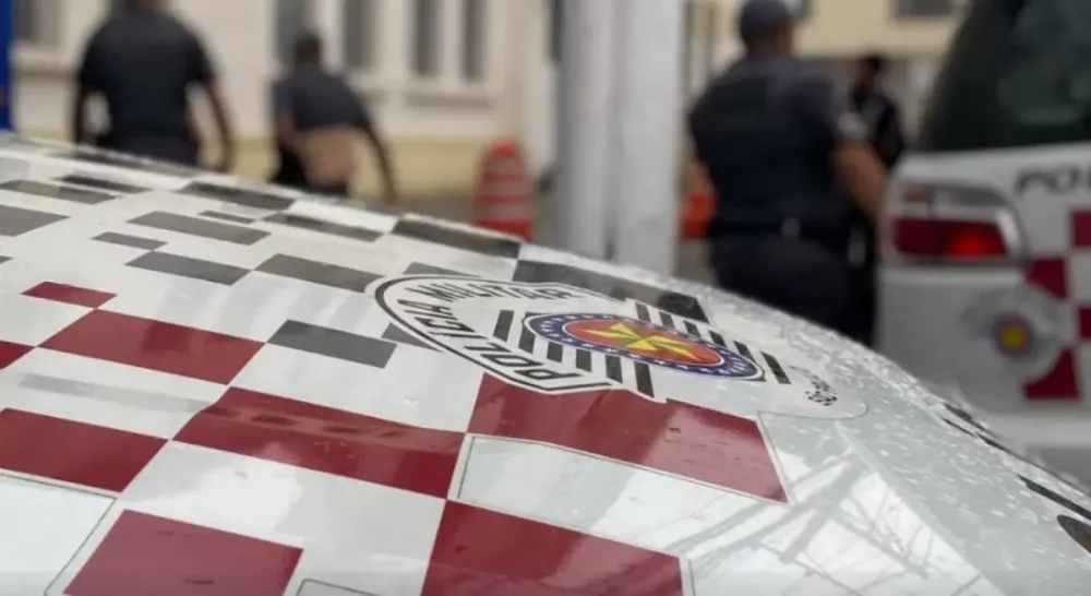 PMs flagrados bebendo álcool em viatura no horário de serviço são demitidos