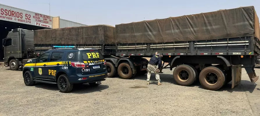 PRF apreende quase meia tonelada de maços de cigarros em Rio Preto