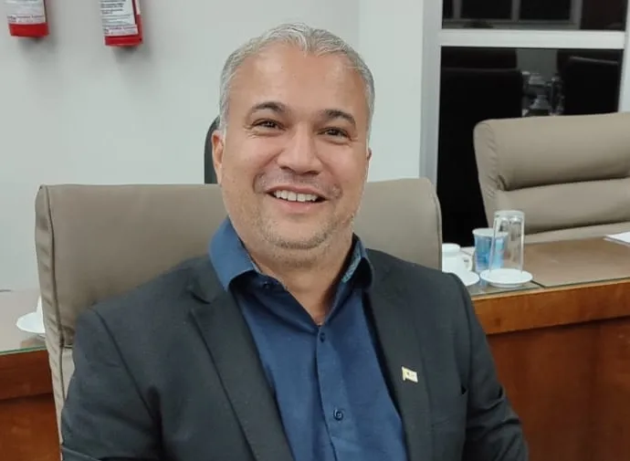 Jeferson Leandro de Paiva reitera pedido para mudança de sentido em avenidas de Fernandópolis