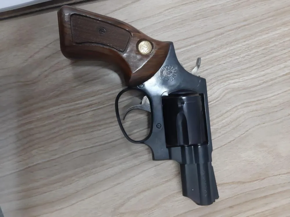 Em Itajobi, homem é preso com arma de fogo em via pública
