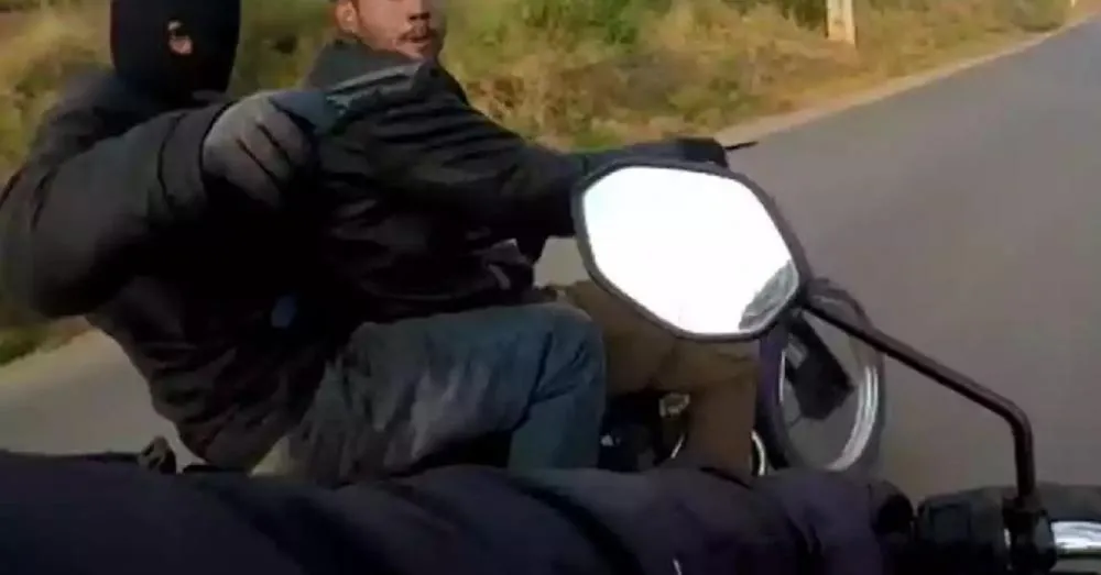 Rio-pretense é abordado por criminosos armados em moto e roubado