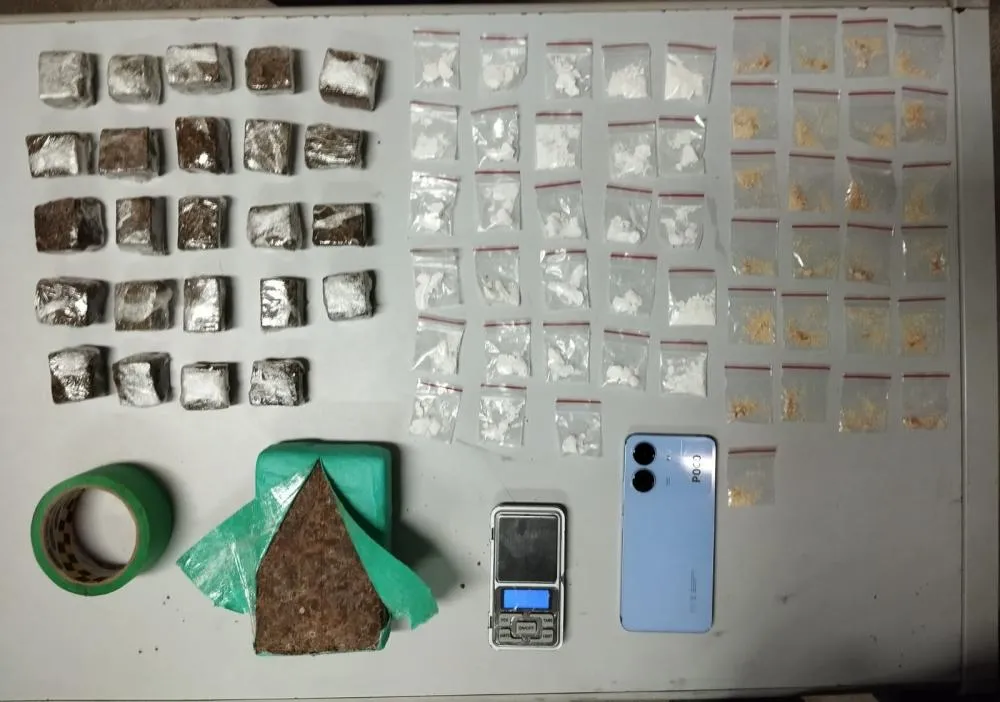 Homem é preso por tráfico de drogas e tenta subornar policiais militares