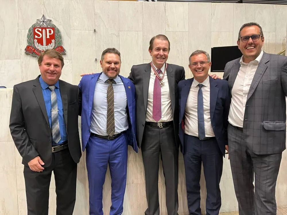 Prefeito eleito de Fernandópolis e vereador participam de homenagem na ALESP