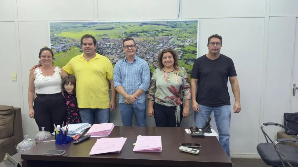 Prefeito de Macedônia Recebe Gestores de Cardoso para Troca de Experiências