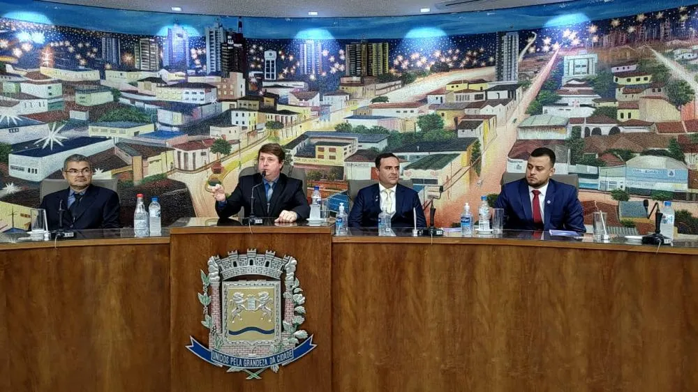Daniel Arroio é eleito presidente da Câmara de Fernandópolis para o biênio 2025/2026