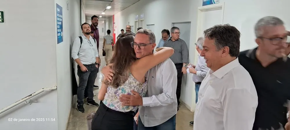 Cantarella recepciona servidores no primeiro dia útil de 2025