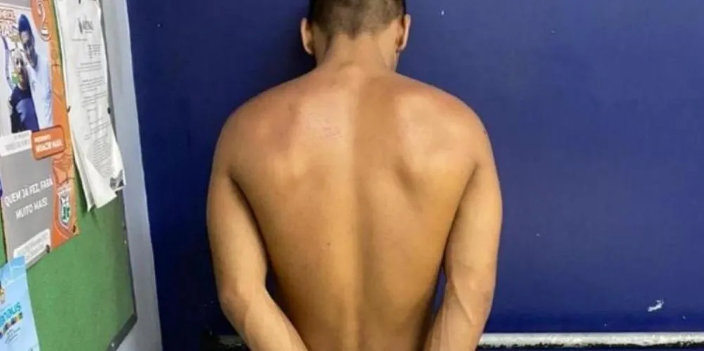 Jovem é detido com entorpecentes sintéticos, arma e munições