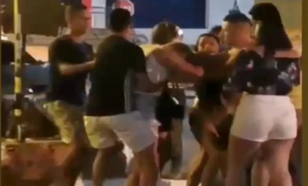Mulher é agredida por várias pessoas e furtada dentro de comércio em RP