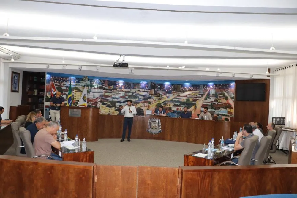 Vereadores definem comissões permanentes em reunião na manhã desta segunda-feira