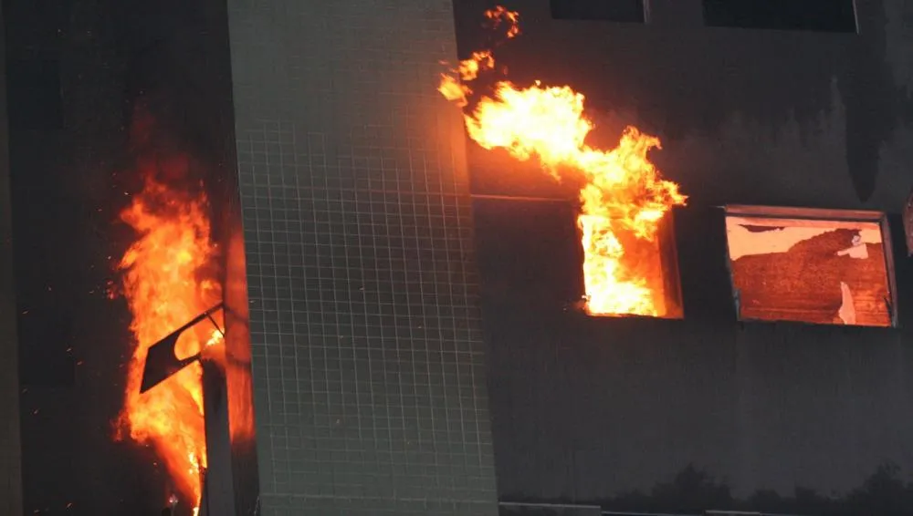 Vela acesa provoca incêndio em apartamento no Centro de Rio Preto