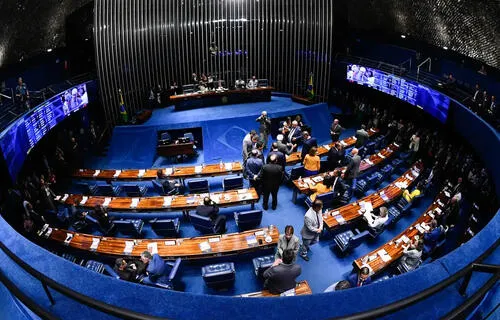 Projeto aumenta pena para desvios para desvio de recursos públicos em educação, saúde e seguridade social