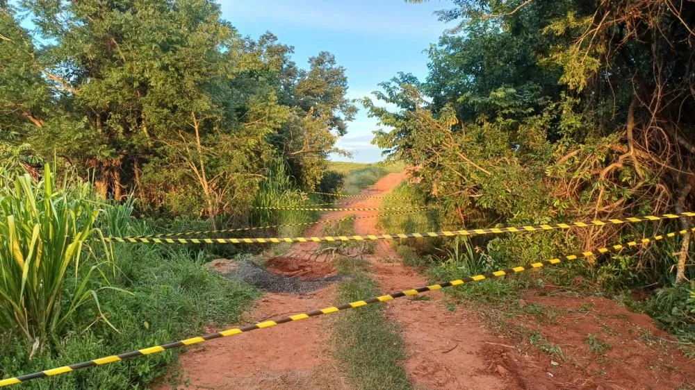 Ponte da Água Limpa desaba após fortes chuvas