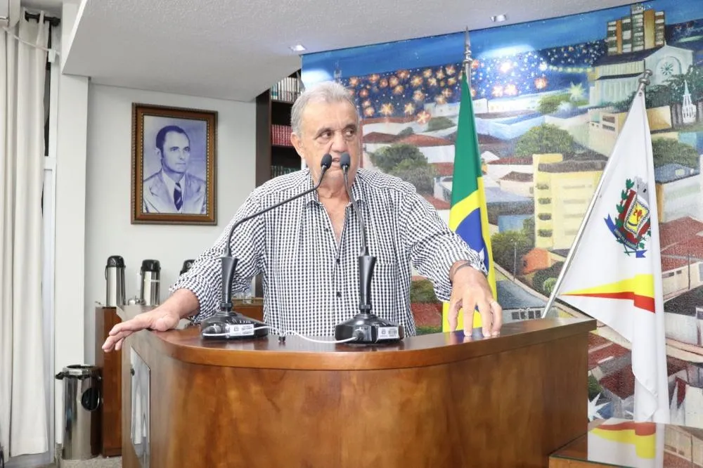 Câmara de Fernandópolis homenageia cientista Lucas Alvizi Cruz por destaque internacional