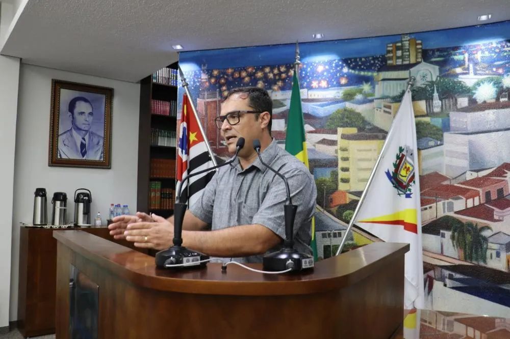 Vereador Ricardo Pedroso cobra informações sobre programa de tratamento para dependentes químicos e alcoólicos em Fernandópolis