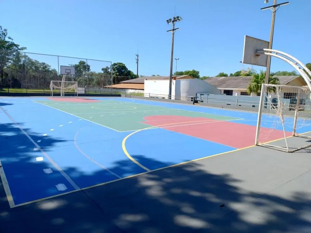 Parceria entre Secretaria de Esportes e Secretaria de Obras viabiliza reforma da quadra poliesportiva