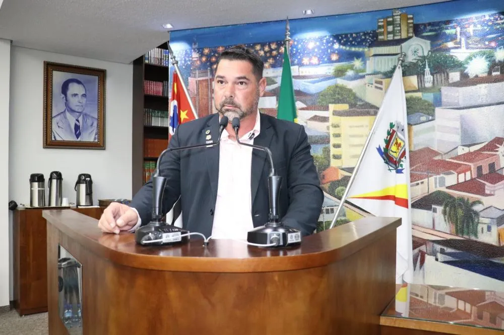 André do Butiquim cobra informações sobre reforma do Velório Municipal Antônio Pezatti