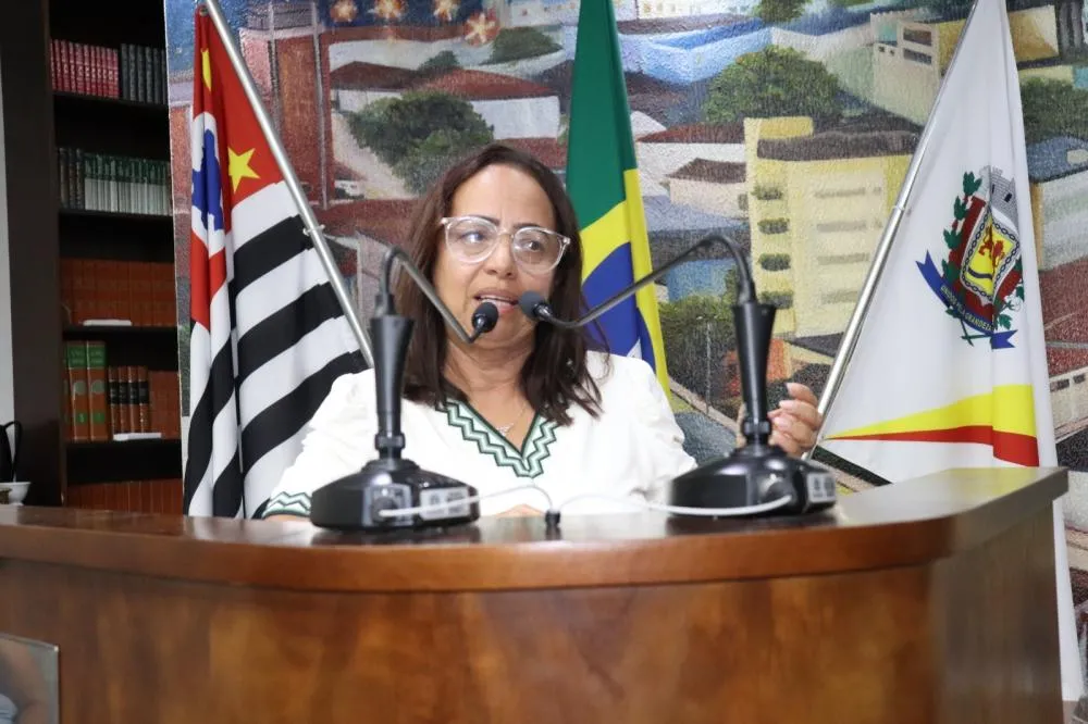 Rosana Arouca solicita pavimentação em rua do Jardim Paraíso