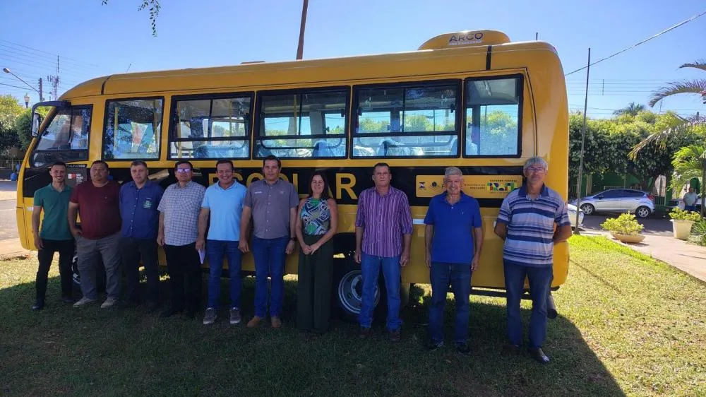 Município recebe micro-ônibus escolar com apoio da deputada Analice Fernandes