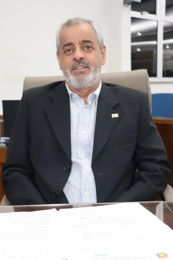 Cabral homenageia Fundação Educacional com Moção de Congratulações