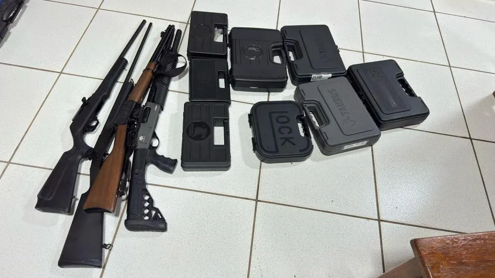 PF e Polícia Civil apreendem arsenal com 12 armas, munições e insumos explosivos em Auriflama/SP