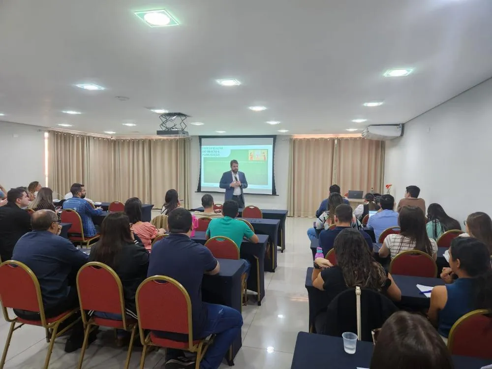 Equipes municipais participam de curso sobre contratações públicas 