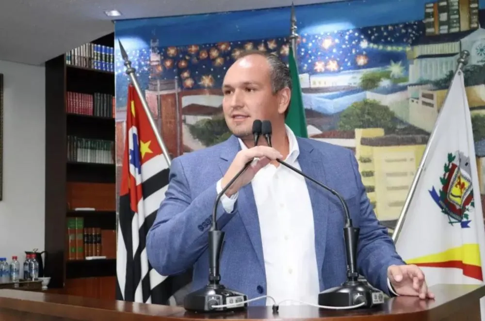 Afonso Pessutto cobra atenção do Executivo e questiona critérios para serviços públicos