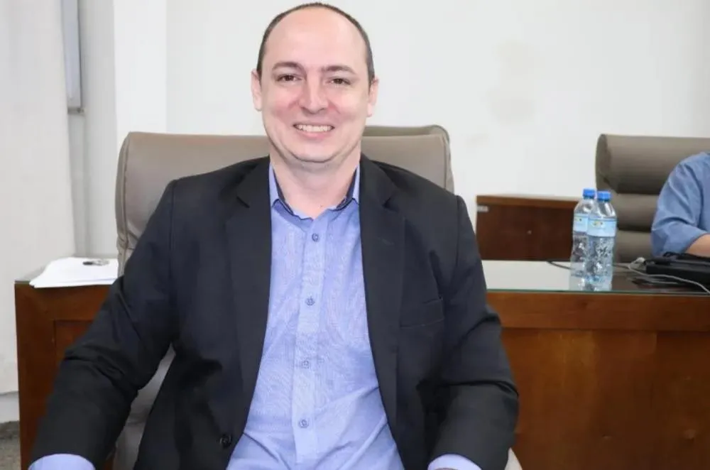 Daniel de Domênicis propõe homenagem a Weligton Braz e lamenta exoneração de servidor com 18 anos de serviços prestados