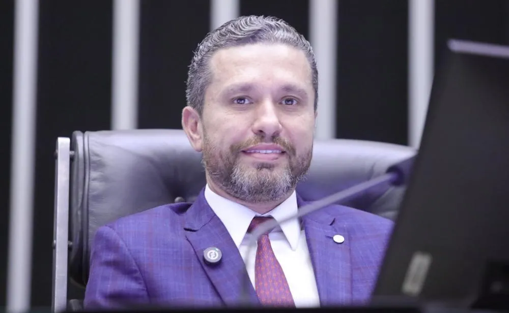 Fausto Pinato coordena o 11º Fórum Parlamentar do BRICS em Brasília