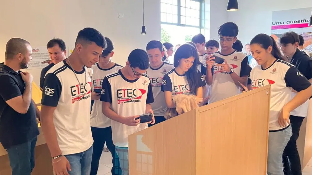 Com a presença do presidente da AMITur, Museu inaugura vitrine sobre a “Era do Gelo” 