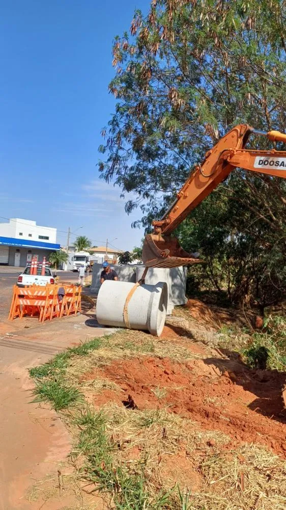 Prefeitura inicia obras de galeria pluvial na Avenida Amadeu Bizelli