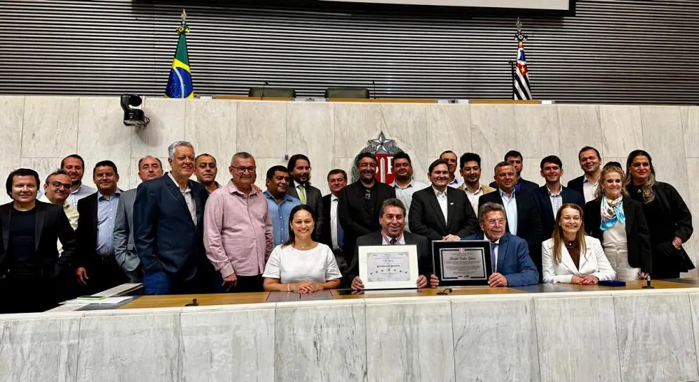 Prefeito Juninho Baruci participa de sessão solene na Alesp em homenagem a Etivaldo Vadão Gomes