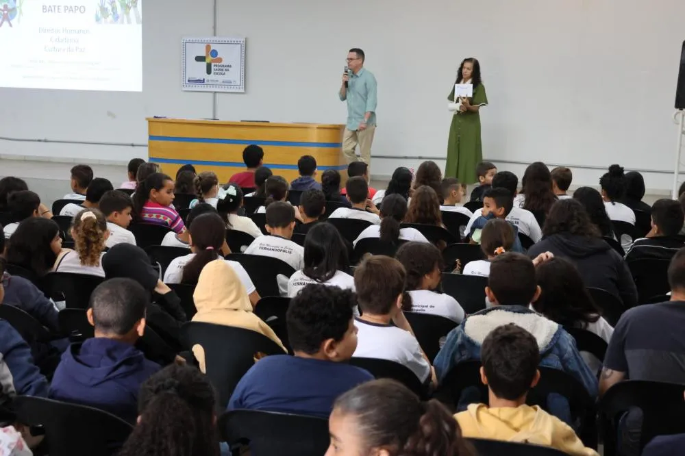 Estudantes das EMEFs participam de palestra sobre cidadania 