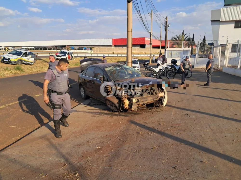 Perseguição policial termina em capotamento de carro em Votuporanga