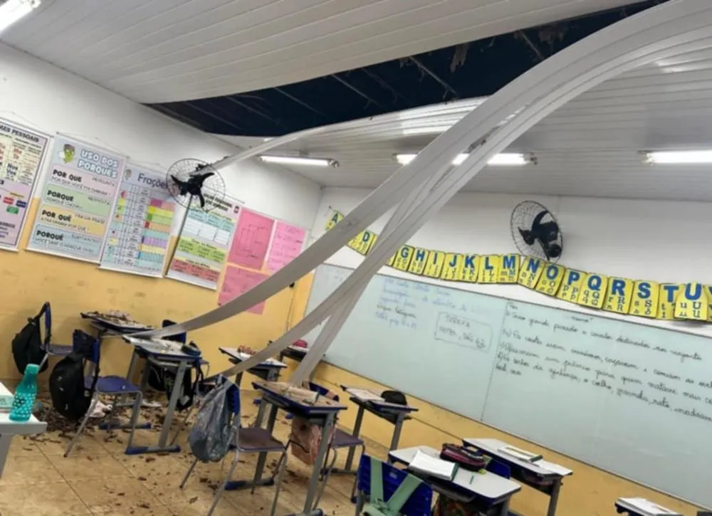 Desabamento de forro em escola estadual assusta alunos em Fernandópolis