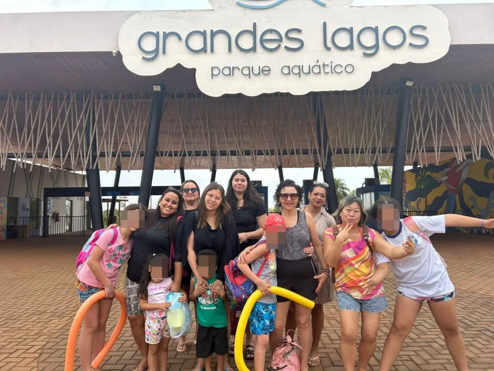 Crianças e adolescentes da Casa Lar têm dia de lazer no clube Grandes Lagos Parque Aquático 