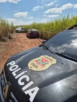 Corpo de homem é encontrado em carro próximo a canavial em Pindorama