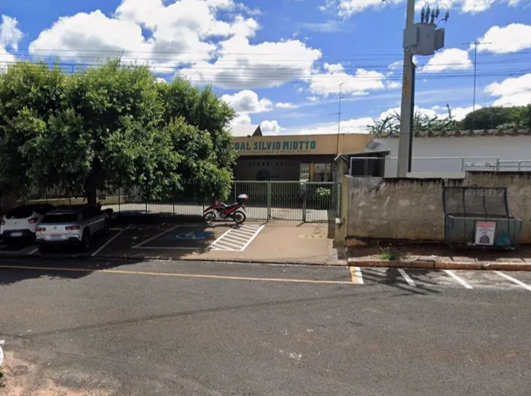 Aluno de 13 anos ameaça colegas e diretora em escola estadual de Estrela d’Oeste