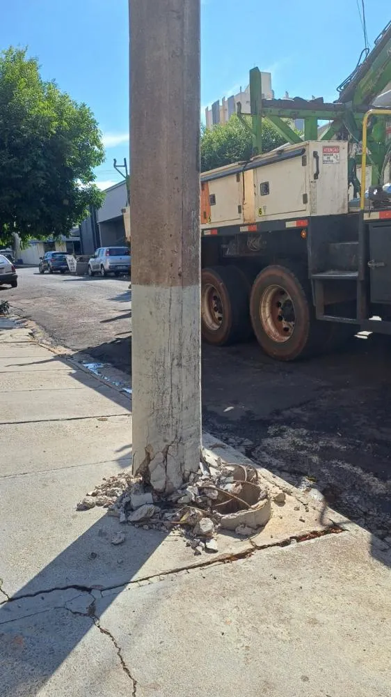 Motorista bate e foge após acidente na Av. dos Arnaldos