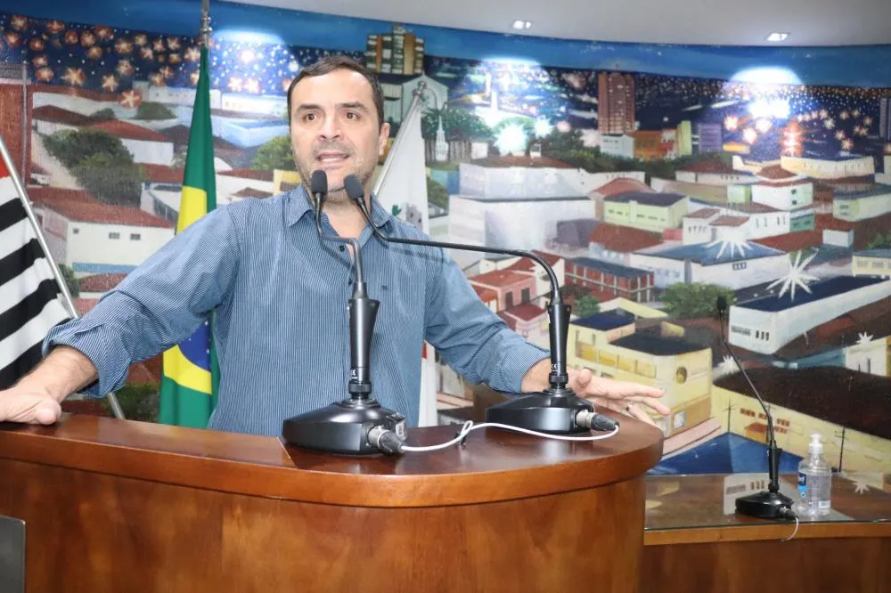 Pedroso pede informações sobre atendimento multidisciplinar para pessoas com TEA