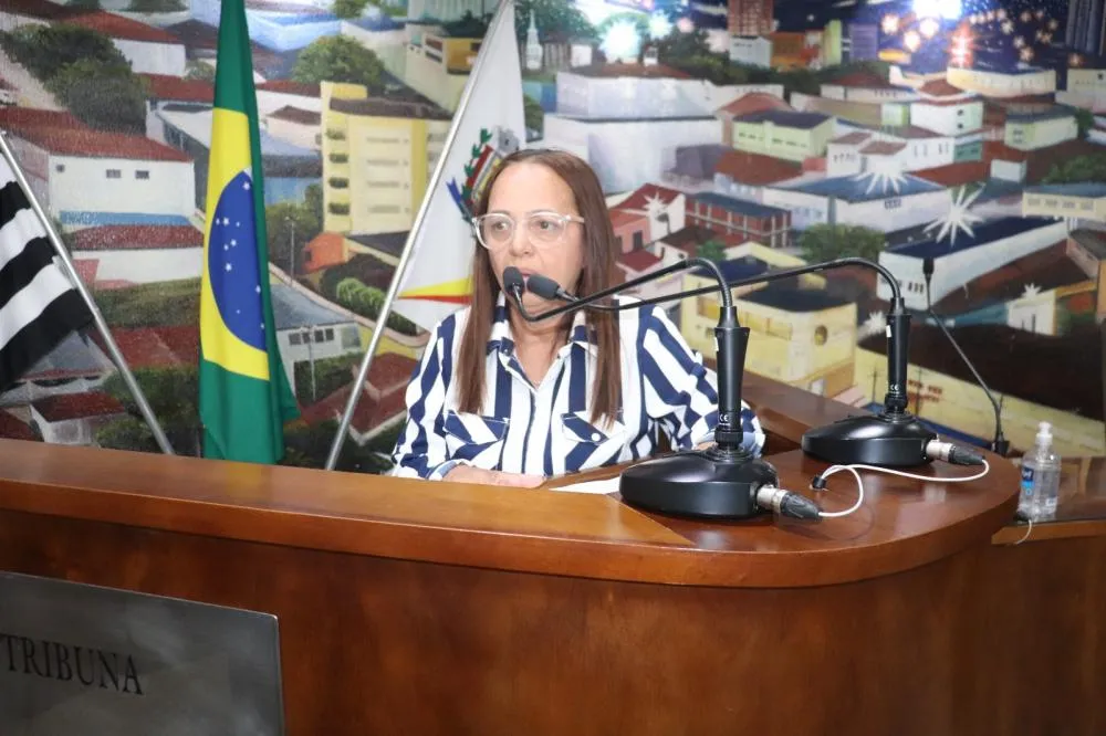 Rosana Arouca cobra informações sobre concurso para Terapeuta Ocupacional