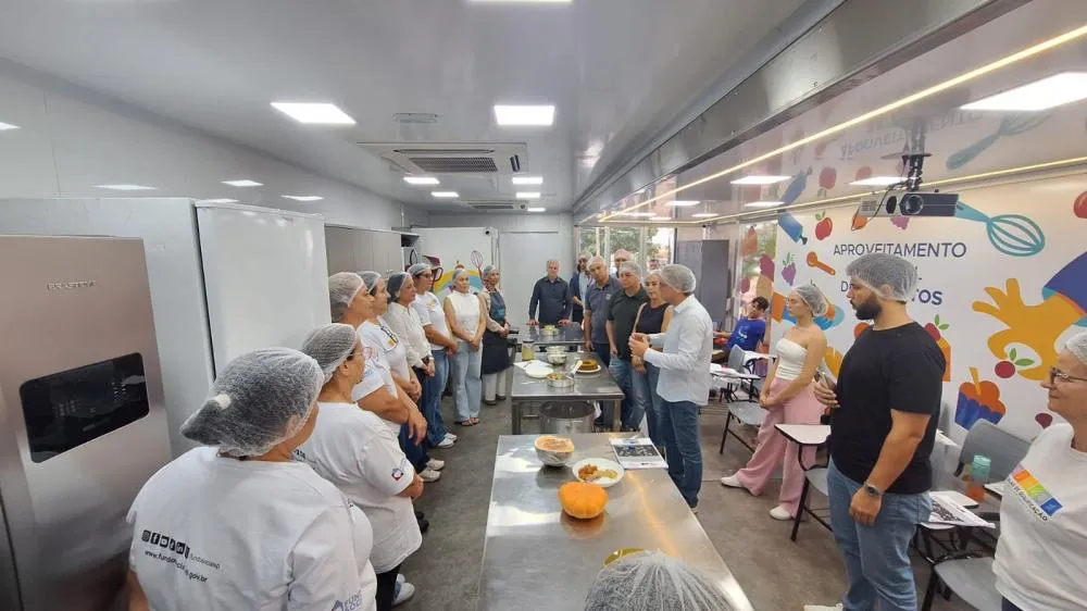 Fernandópolis recebe visita da primeira-dama do Estado nas carretas do Caminho da Capacitação