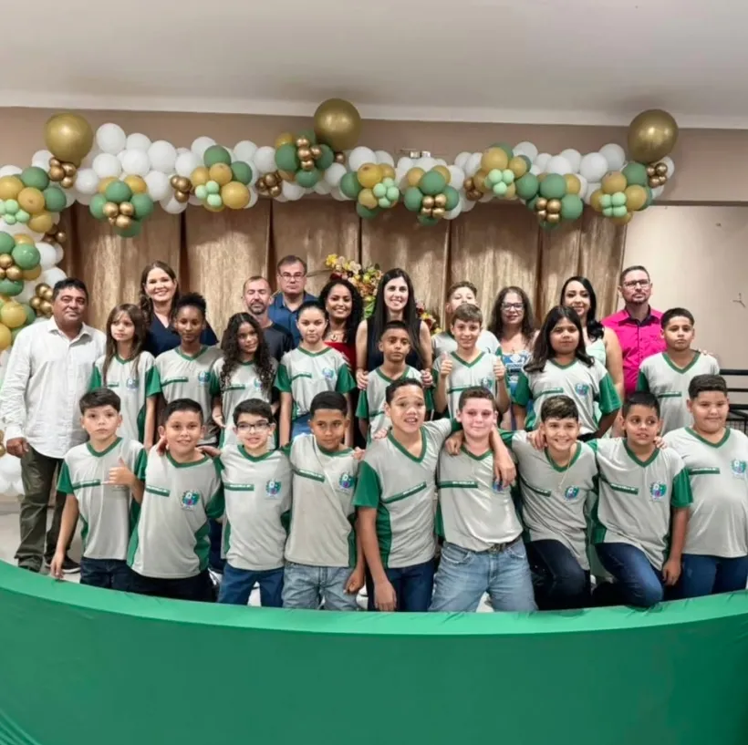 Alunos dos 5º anos da EMEF de Mira Estrela celebram formatura em noite marcada por emoção