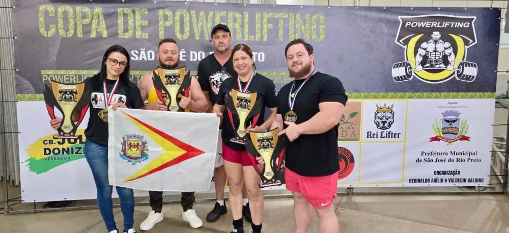 Atletas de Fernandópolis são campeões na Malha, Powerlifting e Futebol 