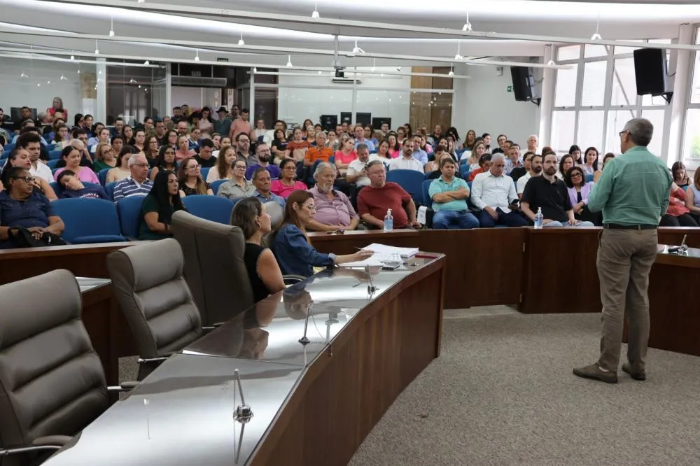 Conselheiros entregam Moções de Aplausos aos destaques da Saúde 