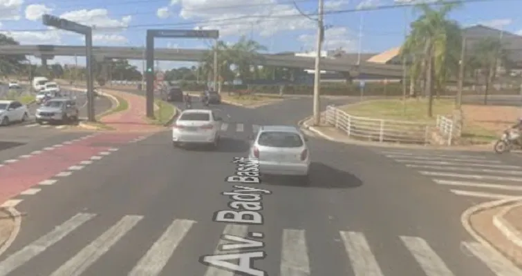 Advogado fica ferido após acidente e motorista foge em Rio Preto