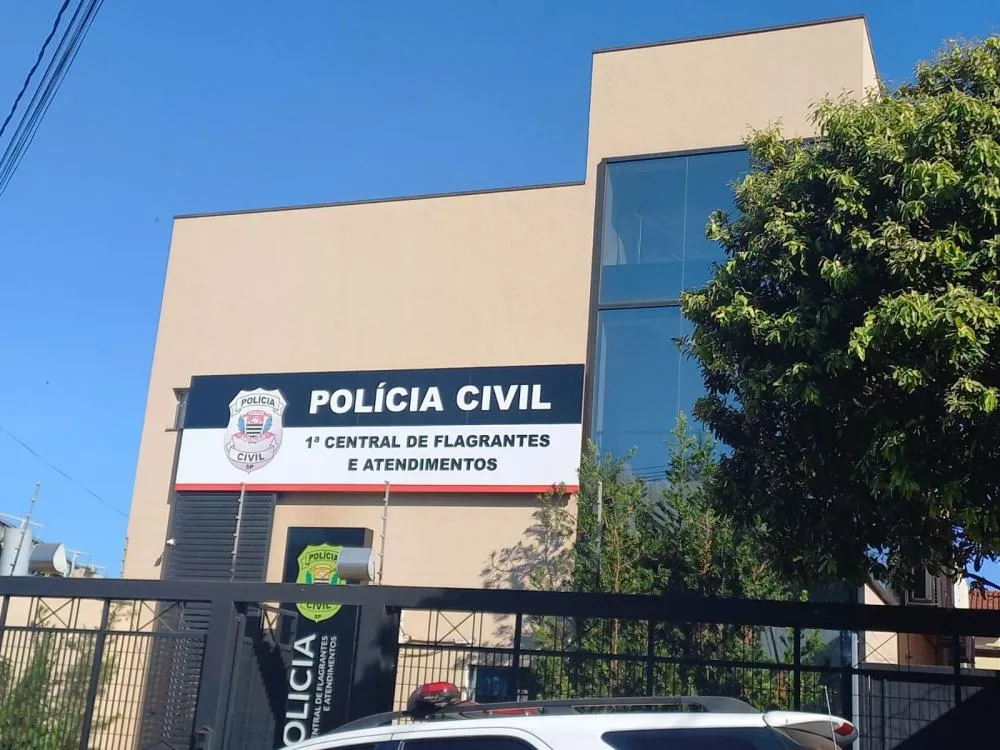Motorista por aplicativo é rendido e tem carro roubado durante corrida
